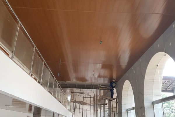 Instalação de forro PVC amadeirado no SESC de Domingos Martins (1)