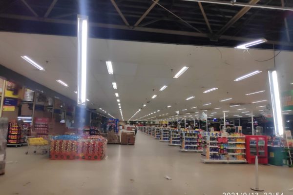 Instalação de forro removível utilizando placas PVC Supermercado Atacadão de Vila velha (2)